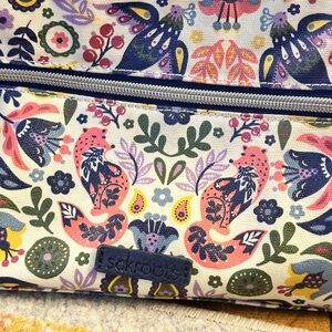 Sakroots Cream Canvas M Messenger Bag with Pink, Navy & Olive Folk Floral Print